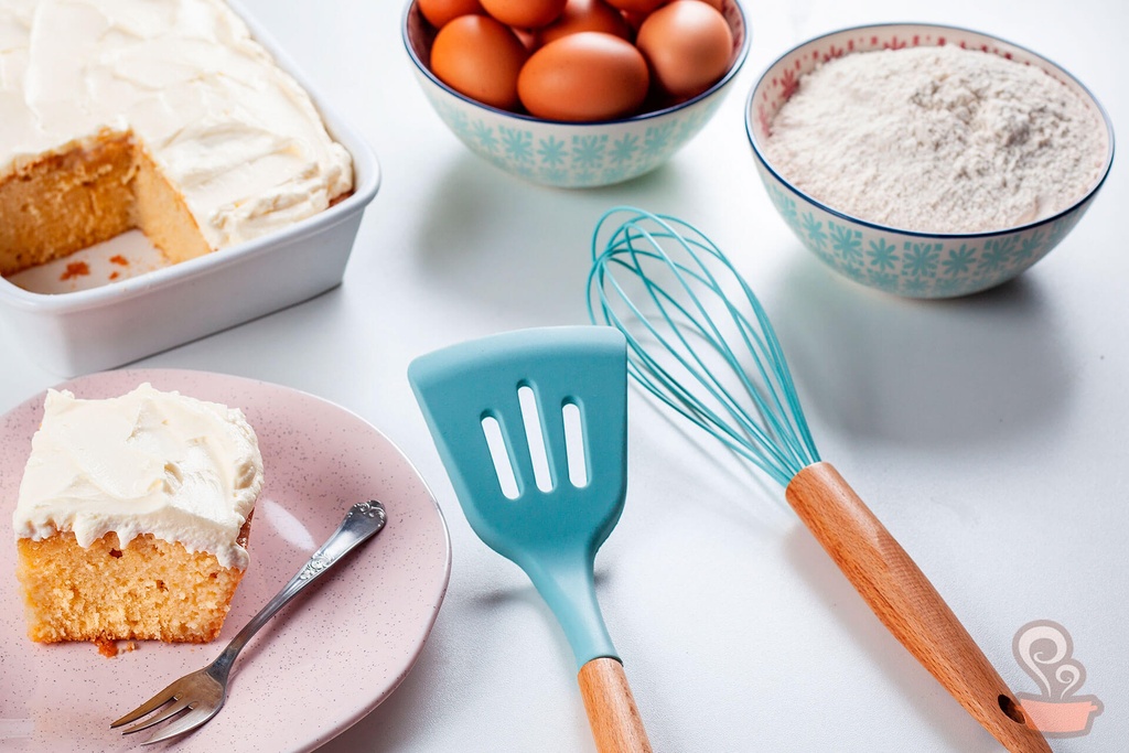 WATER BLUE POKED SPATULA W| WOODEN HANDLE