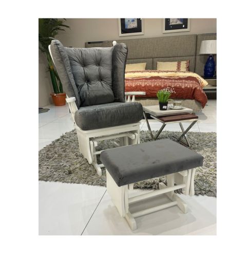 [C1150300036] ROCKING WOODEN CHAIR WITH PUFF 2022