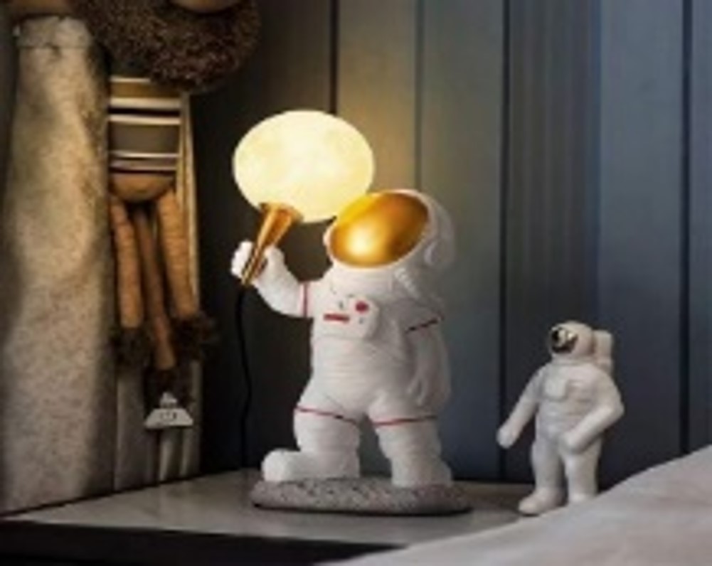 [Y0090100069] SPACE MAN TABLE  LAMP