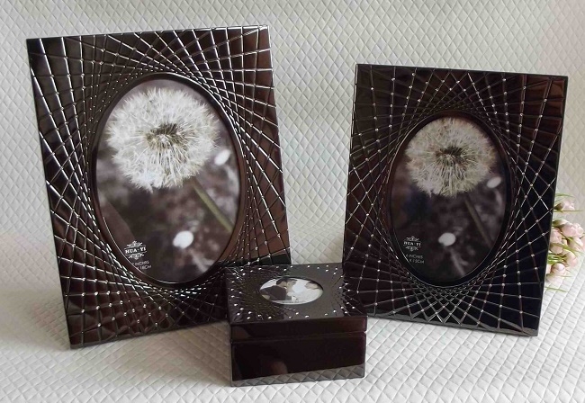 [X0100100012] PHOTO FRAMES