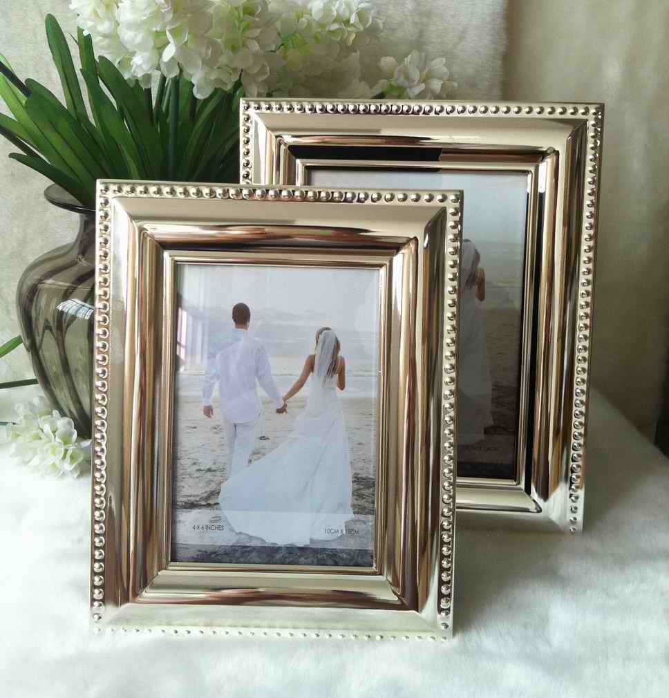 [X0100100022] PHOTO FRAMES